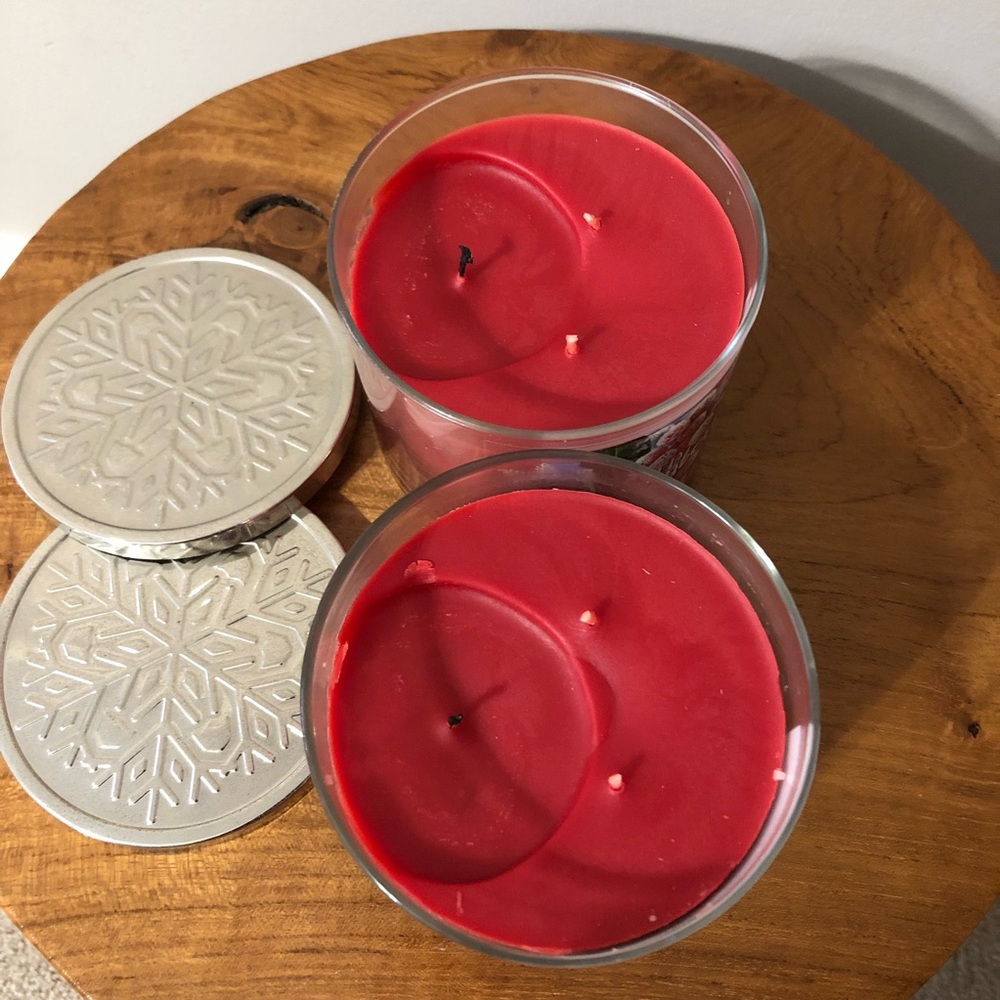 Bath & Body Works Frosted Cranberry 3-Wick Candle - Set of 2 - Picture 2 of 4